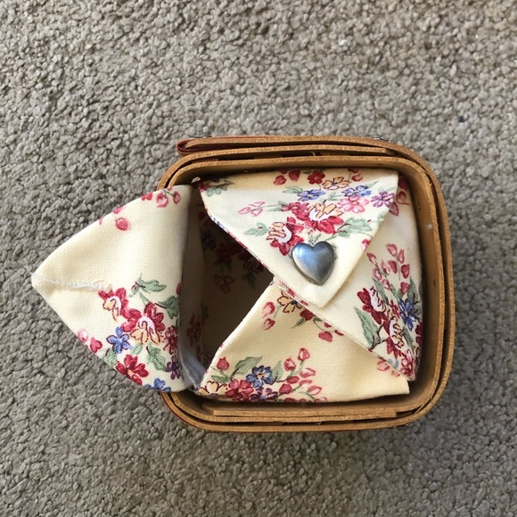 2002 Small Sweetest Gift Sweetheart Basket - Picture 4 of 9